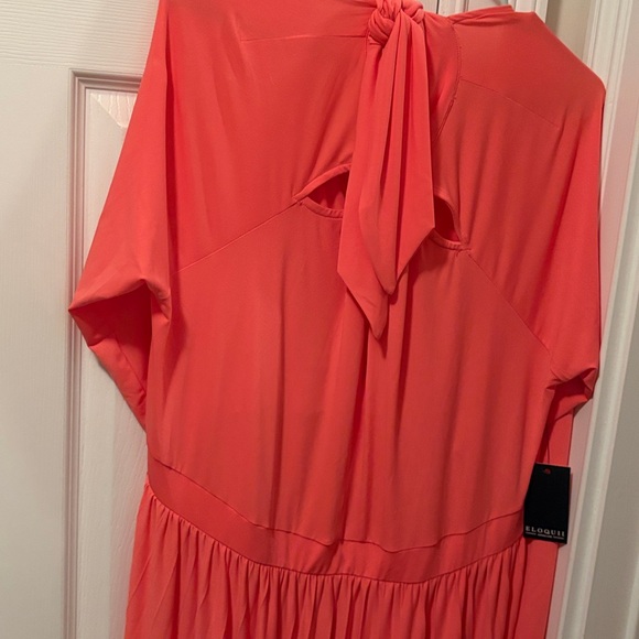 Eloquii PeachLong Sleeve Dress
NWT women’s size 20W
Beautiful neck back details - Picture 4 of 9